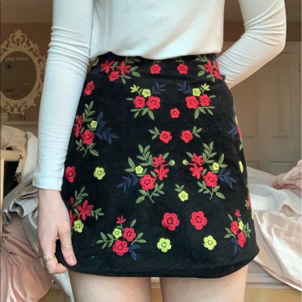 Flower embroidered skirt